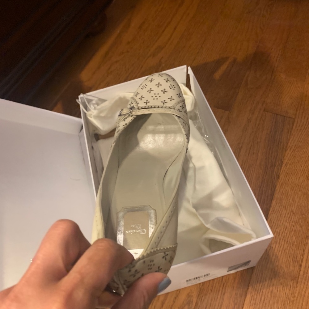 Beautiful neutral color Dior amazing condition.
